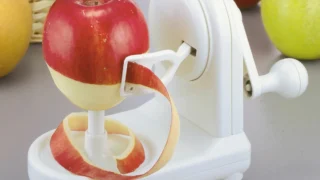 「りんごの皮むきがつらい…」を卒業！高齢の方でもラクに使えるアップルピーラーとは？